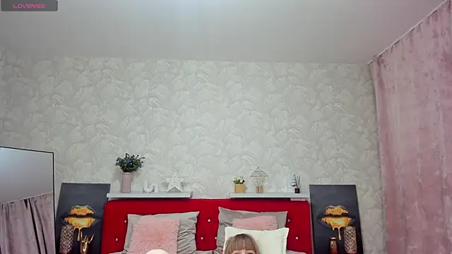 Snapshot of KattyPeachX chatting on 04-10-26, 01:11 KattyPeachX online show from 04-10-26, 01:11