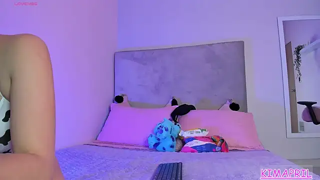 KIMAPRIL online show from 03-18-26, 08:12