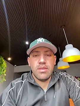 JuanZapata33 online show from 02-07-25, 07:27