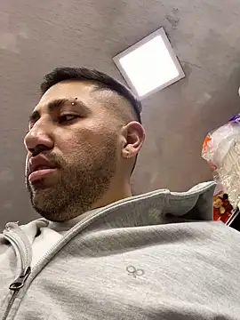 JuanZapata33 online show from 12-13-25, 11:54