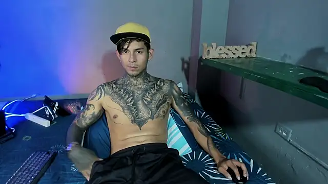 Snapshot of Travistanner_28 chatting on 09-15-25, 10:21 Travistanner 28 online show from 09-15-25, 10:21