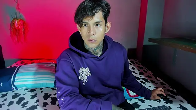 Snapshot of Travistanner_28 chatting on 10-06-25, 02:31 Travistanner 28 online show from 10-06-25, 02:31