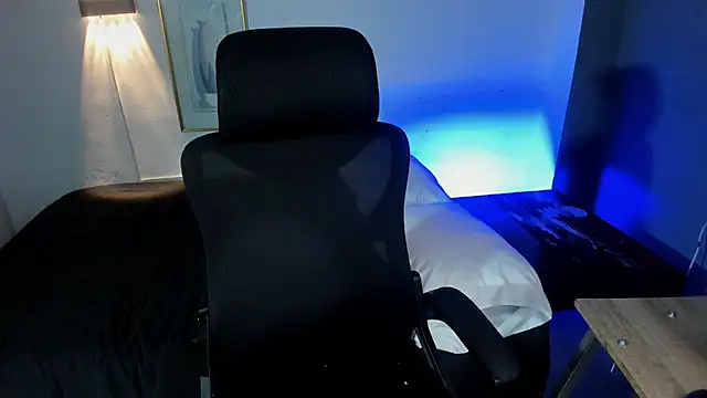 Travistanner 28 online show from 11-29-25, 06:27