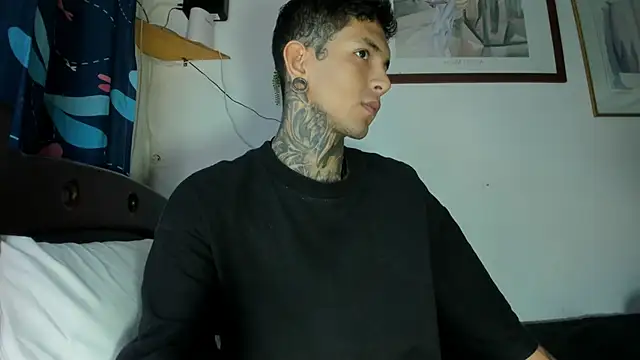 Travistanner 28 online show from 04-14-26, 04:02