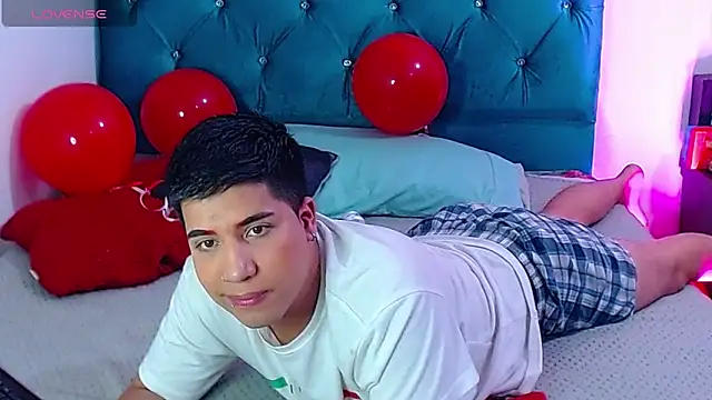 Snapshot of Randy_horny chatting on 02-15-25, 01:21 Randy horny online show from 02-15-25, 01:21