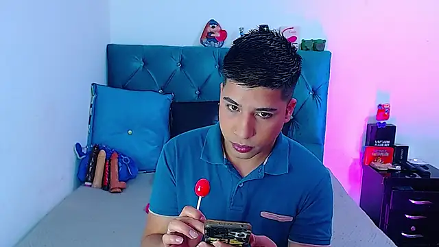 Snapshot of Randy_horny chatting on 02-19-25, 08:52 Randy horny online show from 02-19-25, 08:52