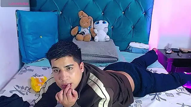 Snapshot of Randy_horny chatting on 03-05-25, 01:42 Randy horny online show from 03-05-25, 01:42