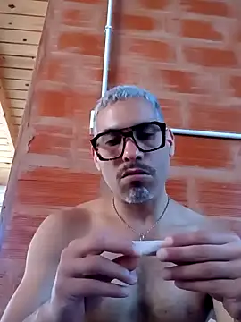 Snapshot of Boy-Bug chatting on 12-03-24, 08:06 Boy-Bug online show from 12-03-24, 08:06