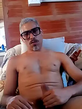 Snapshot of Boy-Bug chatting on 12-11-24, 09:01 Boy-Bug online show from 12-11-24, 09:01