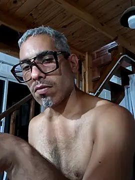 Snapshot of Boy-Bug chatting on 12-30-24, 12:32 Boy-Bug online show from 12-30-24, 12:32