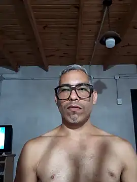 Snapshot of Boy-Bug chatting on 01-03-25, 11:23 Boy-Bug online show from 01-03-25, 11:23