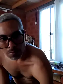 Snapshot of Boy-Bug chatting on 01-14-25, 08:26 Boy-Bug online show from 01-14-25, 08:26