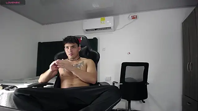 Snapshot of man_dur07 chatting on 12-13-24, 10:34 man dur07 online show from 12-13-24, 10:34