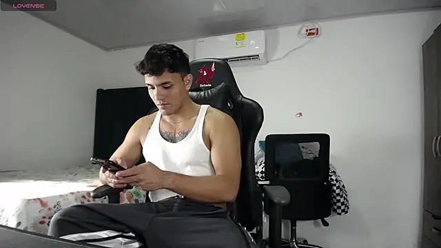 Snapshot of man_dur07 chatting on 12-19-24, 09:38 man dur07 online show from 12-19-24, 09:38