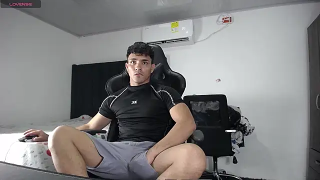 Snapshot of man_dur07 chatting on 12-20-24, 10:11 man dur07 online show from 12-20-24, 10:11