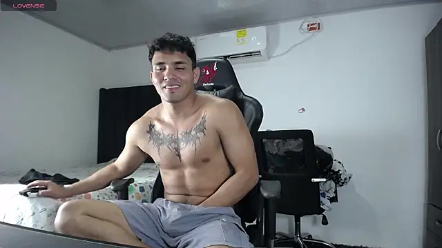 Snapshot of man_dur07 chatting on 12-21-24, 01:15 man dur07 online show from 12-21-24, 01:15