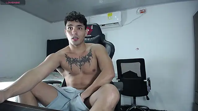 Snapshot of man_dur07 chatting on 12-30-24, 12:11 man dur07 online show from 12-30-24, 12:11