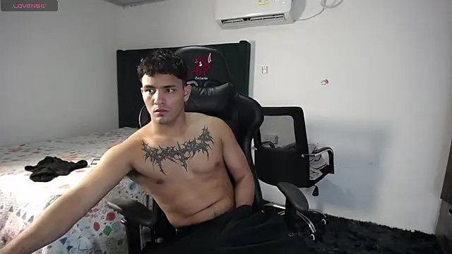 Snapshot of man_dur07 chatting on 01-07-25, 12:45 man dur07 online show from 01-07-25, 12:45