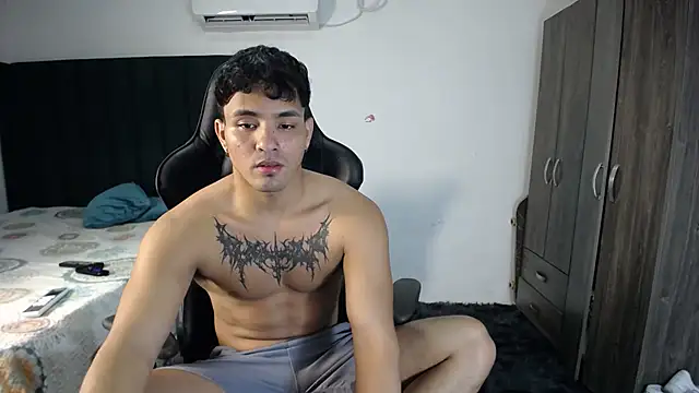 Snapshot of man_dur07 chatting on 02-05-25, 06:15 man dur07 online show from 02-05-25, 06:15