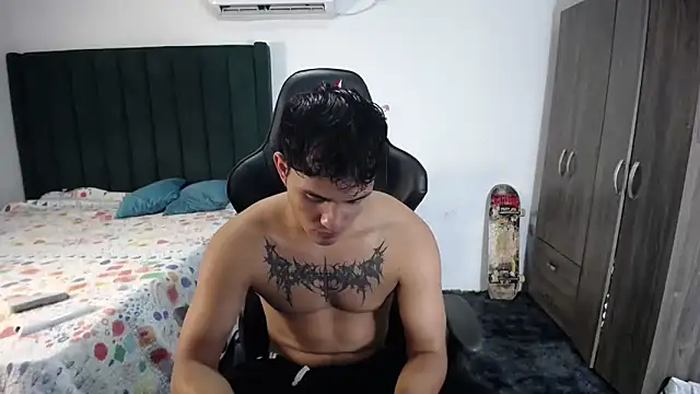 Snapshot of man_dur07 chatting on 02-19-25, 06:21 man dur07 online show from 02-19-25, 06:21