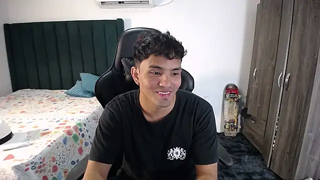 Snapshot of man_dur07 chatting on 02-24-25, 01:35 man dur07 online show from 02-24-25, 01:35