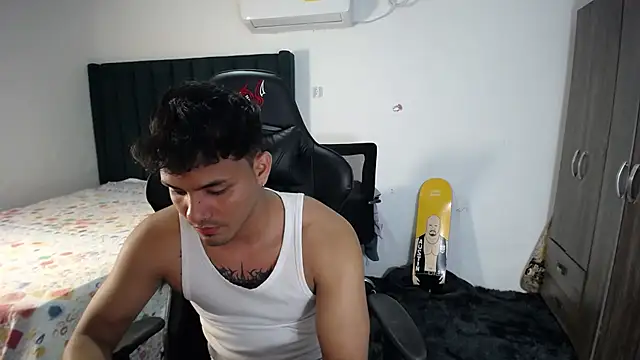 Snapshot of man_dur07 chatting on 03-16-25, 12:01 man dur07 online show from 03-16-25, 12:01