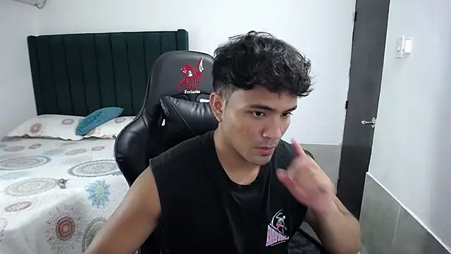 Snapshot of man_dur07 chatting on 09-09-25, 08:19 man dur07 online show from 09-09-25, 08:19