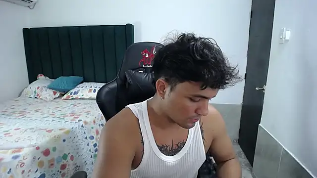 Snapshot of man_dur07 chatting on 09-23-25, 05:21 man dur07 online show from 09-23-25, 05:21