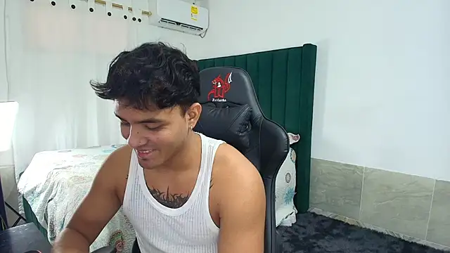 Snapshot of man_dur07 chatting on 09-26-25, 08:35 man dur07 online show from 09-26-25, 08:35