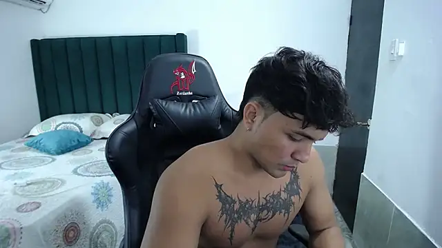 Snapshot of man_dur07 chatting on 10-02-25, 08:38 man dur07 online show from 10-02-25, 08:38