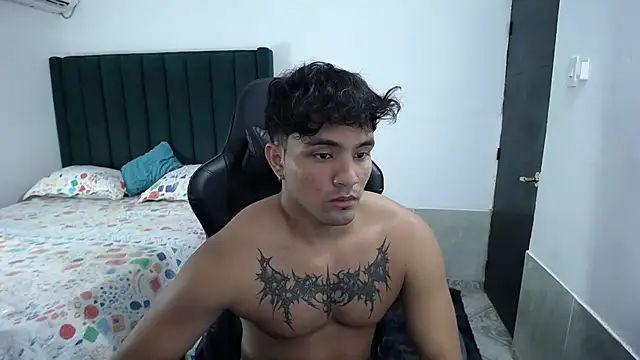 Snapshot of man_dur07 chatting on 10-06-25, 07:33 man dur07 online show from 10-06-25, 07:33