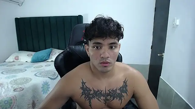 Snapshot of man_dur07 chatting on 10-10-25, 07:46 man dur07 online show from 10-10-25, 07:46