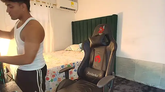 Snapshot of man_dur07 chatting on 10-11-25, 07:34 man dur07 online show from 10-11-25, 07:34