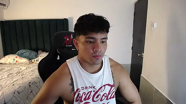 Snapshot of man_dur07 chatting on 10-17-25, 11:29 man dur07 online show from 10-17-25, 11:29