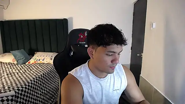 Snapshot of man_dur07 chatting on 10-18-25, 08:09 man dur07 online show from 10-18-25, 08:09