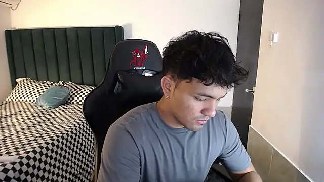 Snapshot of man_dur07 chatting on 10-25-25, 09:09 man dur07 online show from 10-25-25, 09:09