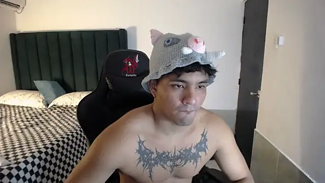 Snapshot of man_dur07 chatting on 11-01-25, 08:33 man dur07 online show from 11-01-25, 08:33