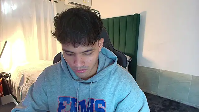 Snapshot of man_dur07 chatting on 11-27-25, 08:00 man dur07 online show from 11-27-25, 08:00