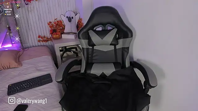 Snapshot of Valery_wang chatting on 10-13-25, 11:54 Valery wang online show from 10-13-25, 11:54