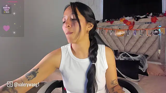 Snapshot of Valery_wang chatting on 10-16-25, 11:33 Valery wang online show from 10-16-25, 11:33