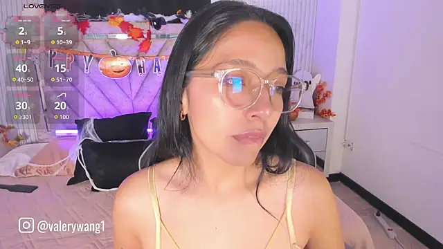 Snapshot of Valery_wang chatting on 10-21-25, 11:44 Valery wang online show from 10-21-25, 11:44