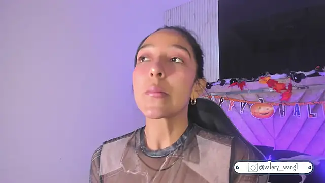 Snapshot of Valery_wang chatting on 10-24-25, 11:50 Valery wang online show from 10-24-25, 11:50