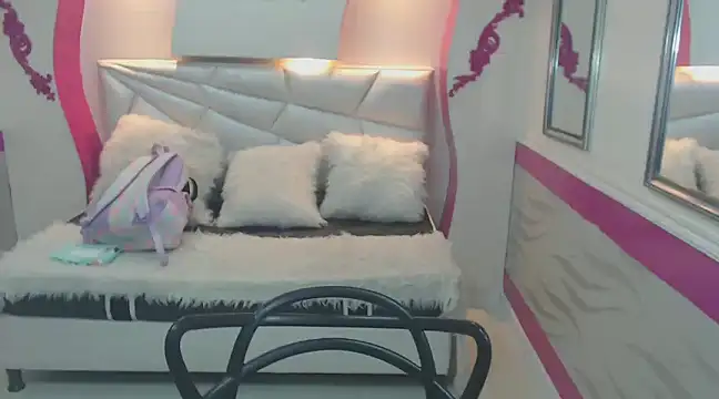 Snapshot of Mayaa_ross chatting on 12-19-24, 06:45 Mayaa ross online show from 12-19-24, 06:45