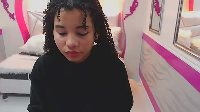 Snapshot of Mayaa_ross chatting on 12-19-24, 10:53 Mayaa ross online show from 12-19-24, 10:53