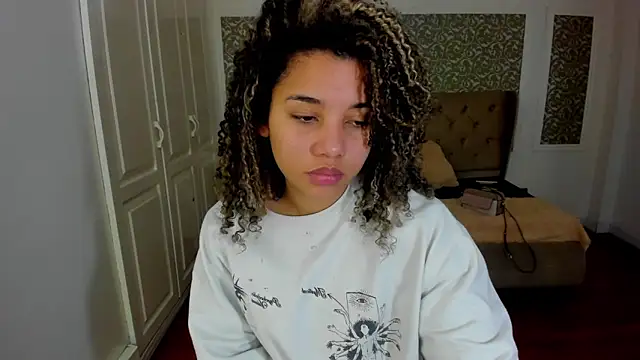 Snapshot of Mayaa_ross chatting on 09-13-25, 01:49 Mayaa ross online show from 09-13-25, 01:49