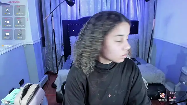 Snapshot of Mayaa_ross chatting on 09-18-25, 03:41 Mayaa ross online show from 09-18-25, 03:41