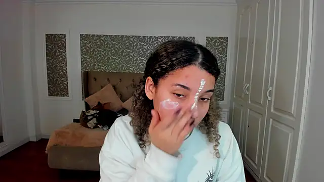 Snapshot of Mayaa_ross chatting on 09-23-25, 02:03 Mayaa ross online show from 09-23-25, 02:03