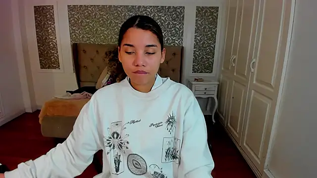 Snapshot of Mayaa_ross chatting on 09-24-25, 03:54 Mayaa ross online show from 09-24-25, 03:54