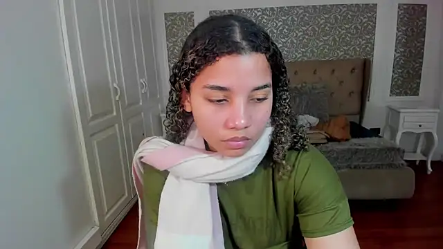 Snapshot of Mayaa_ross chatting on 10-08-25, 02:09 Mayaa ross online show from 10-08-25, 02:09