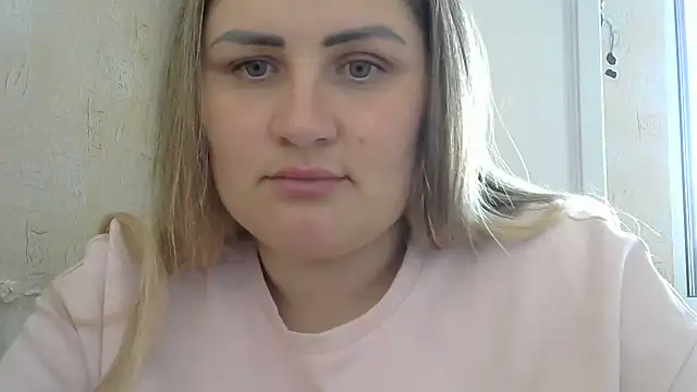 Snapshot of Honeydew-Waves chatting on 06-18-26, 07:41 Honeydew-Waves online show from 06-18-26, 07:41
